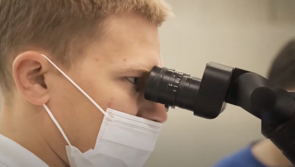 Керівник Академії DentalKnysh, головний лікар стоматологічної клініки DentalKnysh провідний ортопед Ігор Ігорович Книш